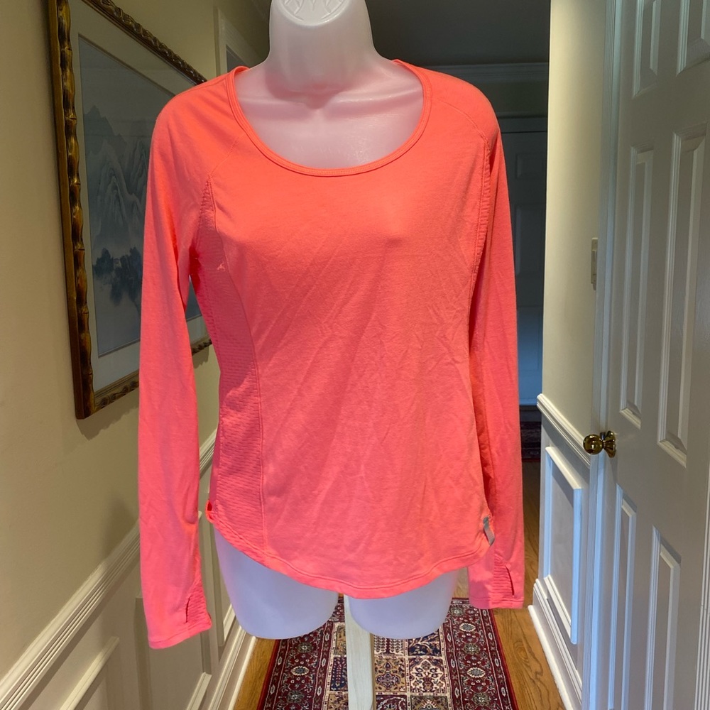 Under Armour - Peachy color heat gear workout top, Size: S